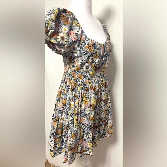 American Eagle Floral Backless Mini Dress 
Boho Minimalist Summer 
Size Small - Picture 3 of 7